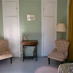 Knipnaes Rosengarden Bed & Breakfast *