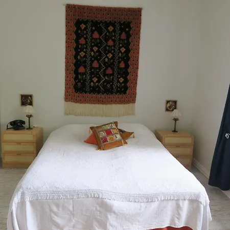 Knipnaes Rosengarden Bed & Breakfast *