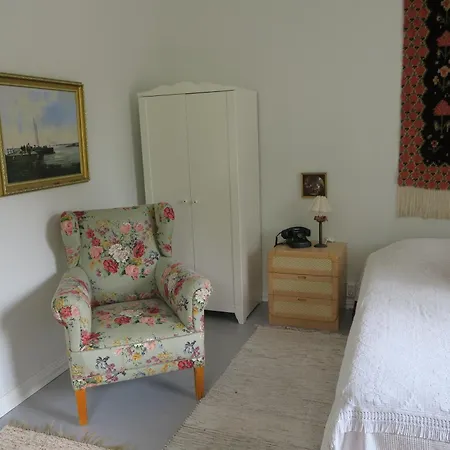 Knipnaes Rosengarden Bed & Breakfast