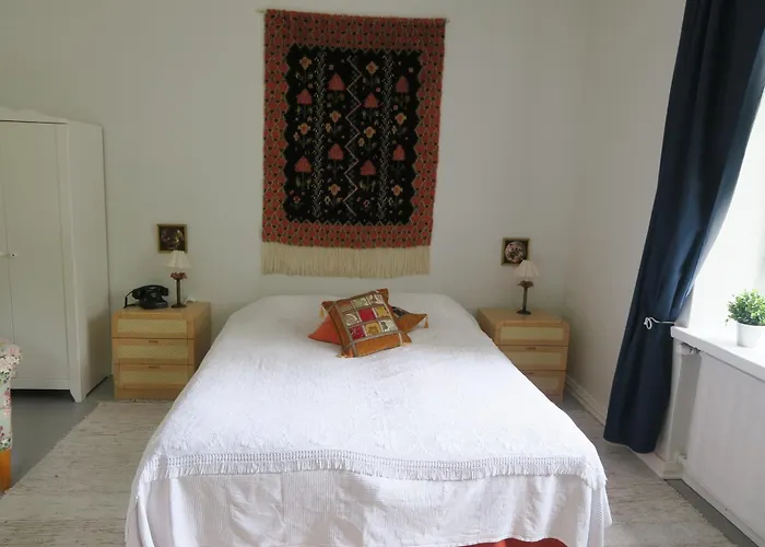 Knipnaes Rosengarden Bed & Breakfast *