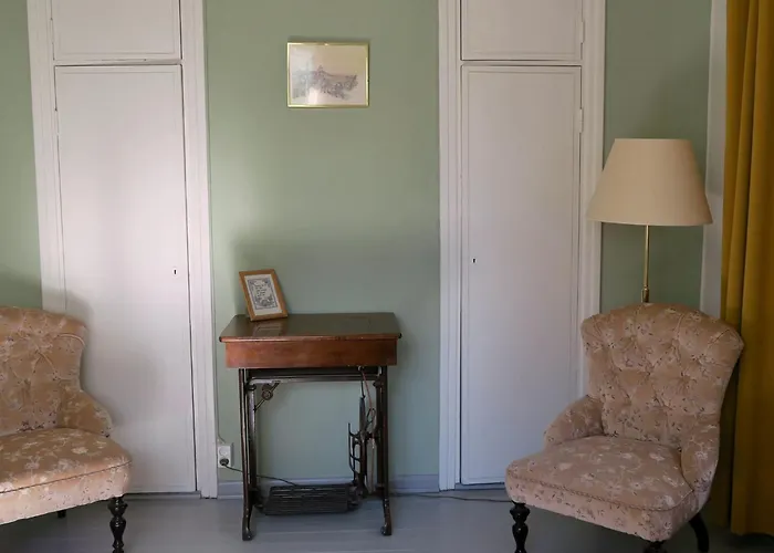 Knipnaes Rosengarden Bed & Breakfast *